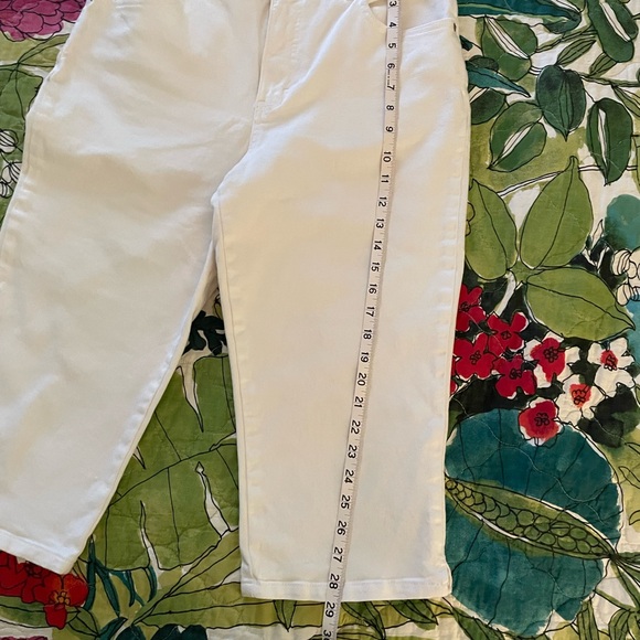 Women's White Jean Capri - Picture 4 of 5